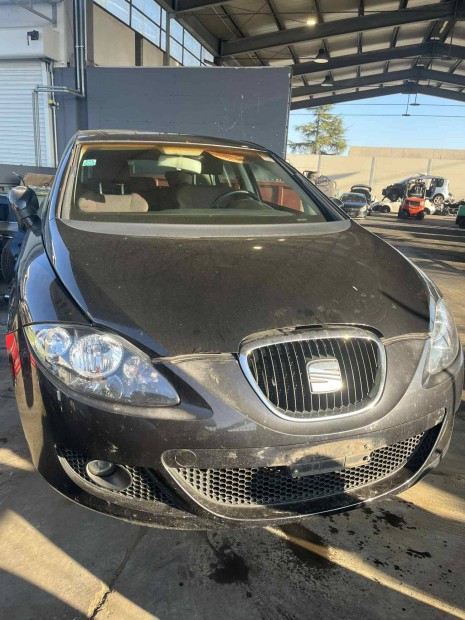 Seat Leon l�kh�r�t�,homlokfal,s�rv�d�,l�mpa,motorh�ztet�