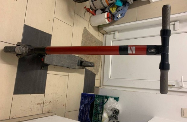 Seat elektromos roller hib�san p�takkumul�torral