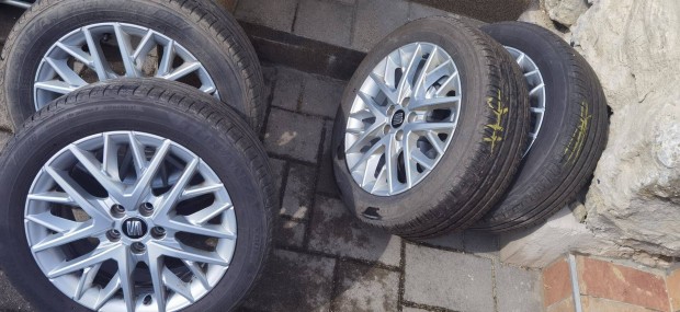 Seat gyári alufelni 195/55 R16 Bridgestone nyári gumikkal