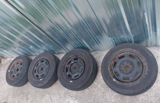 Seat gyári felnik 185/60R14 nyári gumik