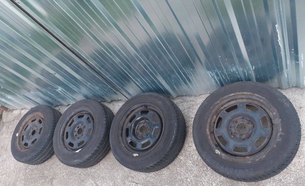 Seat gyári lemezfelnik 185/60R14 Semperit nyári gumikkal