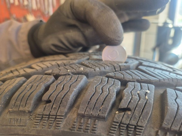 Sebrin 185/65R15 téli autogumi