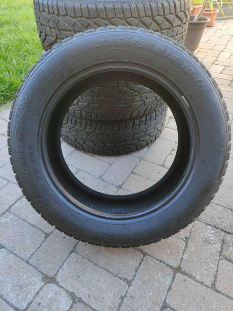 Sebring 235/55/18 T�li gumi elad�