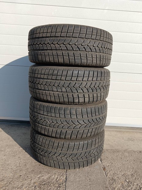 Sebring Winter 225/40R18 