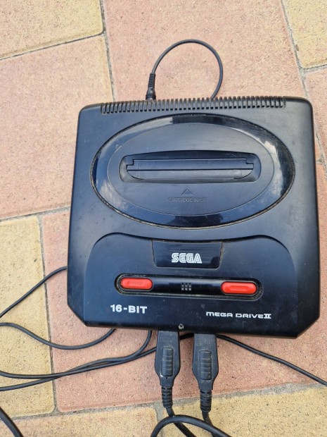 Sega játék eladó.