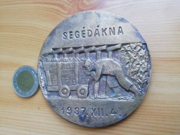 Segdakna Megnyits 1937.1979-es Oroszlnyi Bnysz emlkrem