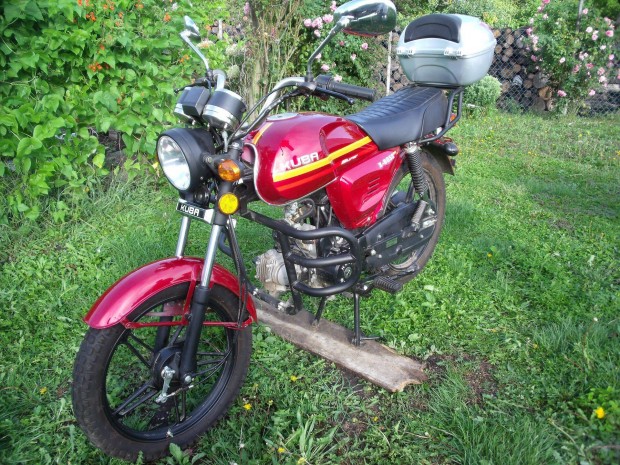 Segédmotor Kuba Xboss újszerű, karcmentes, 1811km-rel eladó