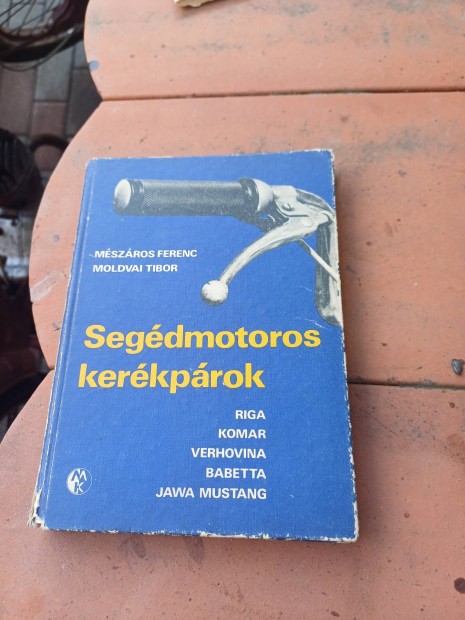 Segédmotoros kerékpárok könyv.