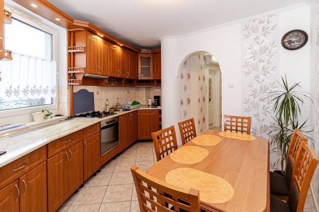 Segner t�ri b�torozott 2 szob�s g�zcirk�s lak�s kiad�