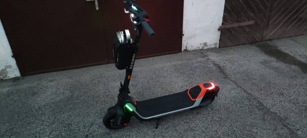 Segway Kickscooter P65E elad