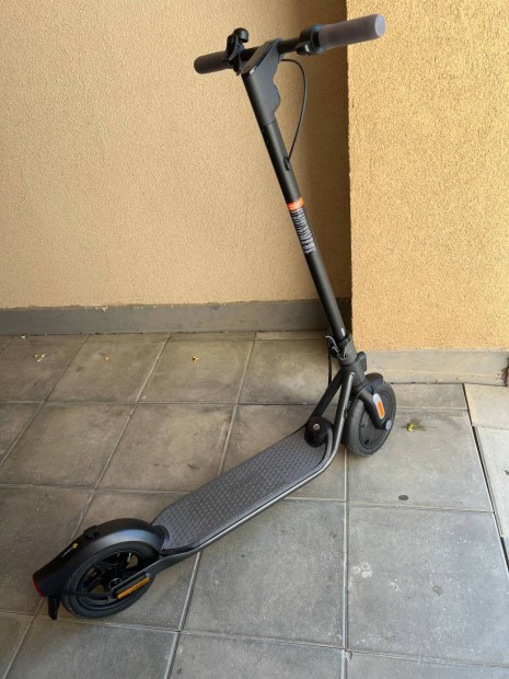 Segway Ninebot Kickscooter F25E II Elektromos Roller - 250W, Fekete