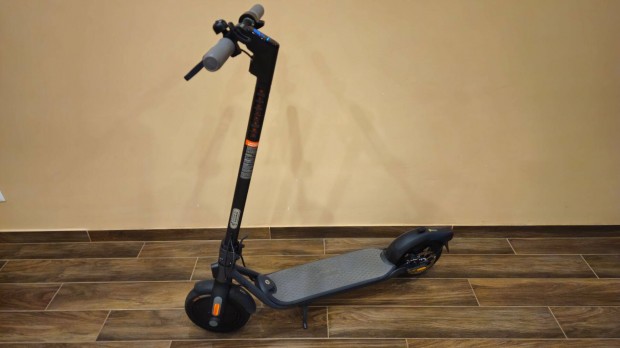 Segway Ninebot Kickscooter F25E II elektromos roller - karcsonyra is