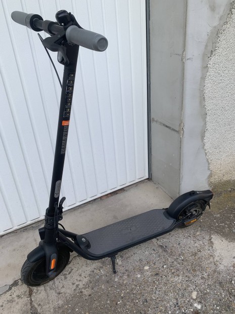 Segway Ninebot Kickscooter F25 eroller, elektromos roller