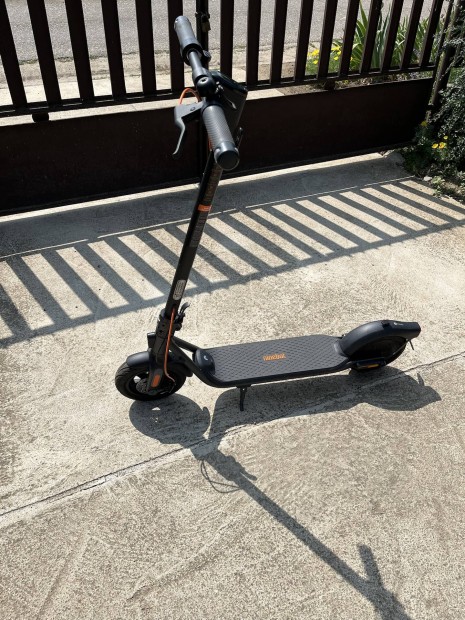 Segway-Ninebot Kickscooter F2 Plus elektromos roller