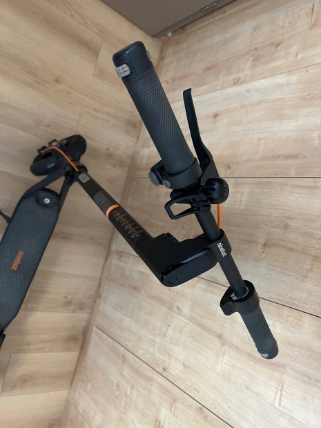 Segway Ninebot Kickscooter F2 Pro elektromos roller