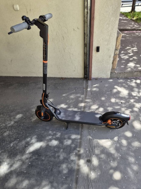 Segway Ninebot Kickscooter F40E�elektromos roller