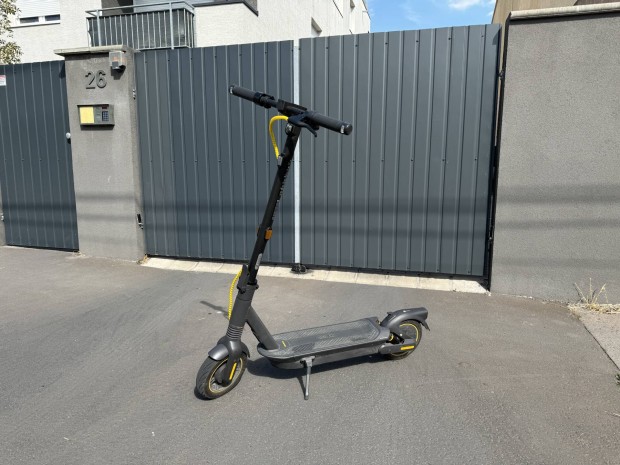 Segway ninebot max G2 elektromos roller + ajndk csere