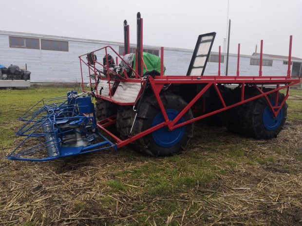 Seiga 4x4 n��darat�g�p Reed harvester , Seiga stuf machine vanzator
