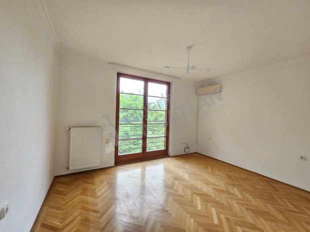 Selyemakác utcában lakóparki 4 szobás