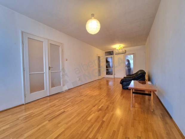 Semmelweis utc�ban kiad� egy 68 m-es, 3 szob�s