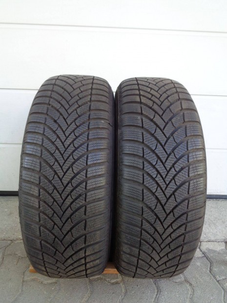 Semperit 215/60R16 téli gumi pár keveset futott újszerűen eladó