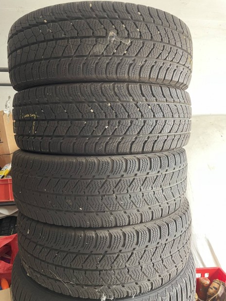 Semperit 215/60 R17C tli gumi