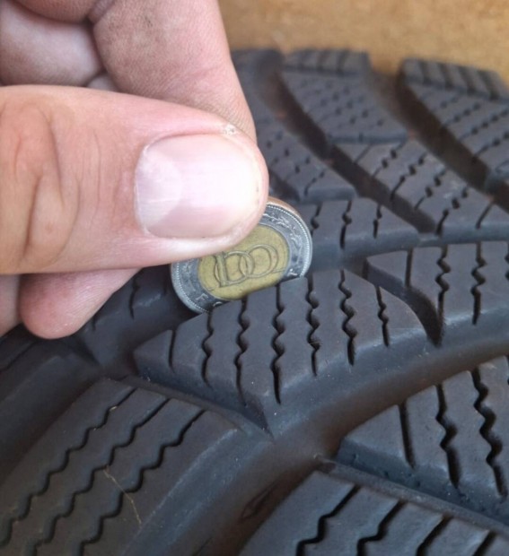 Semperit 215/65 R16H tli gumi 