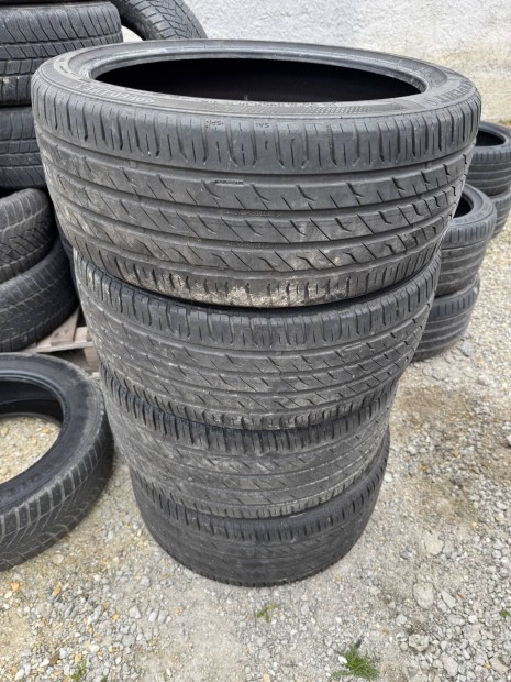 Semperit 235/35 R19 XL gumi elad 2 db 