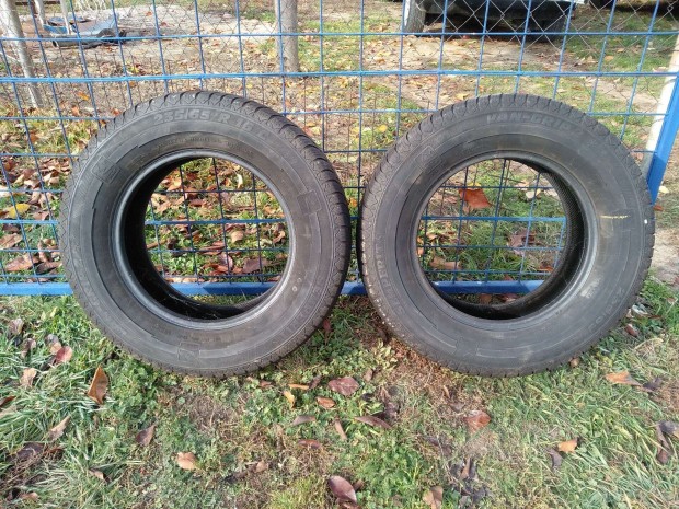 Semperit 235/65/R16 C-s téli gumi 2 db eladó (Martfű)