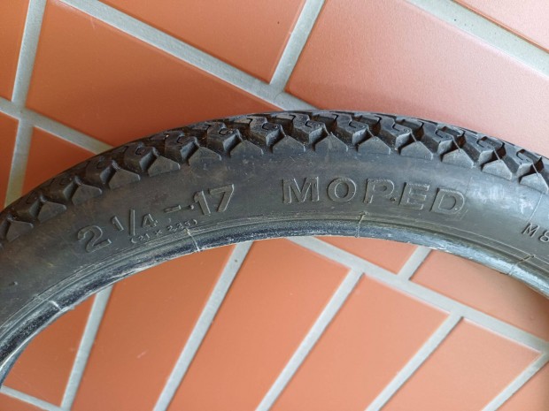 Semperit 2 1/4 × 17 gumi kismotorra mopedre