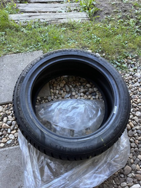 Semperit téli gumik 215/50 R18