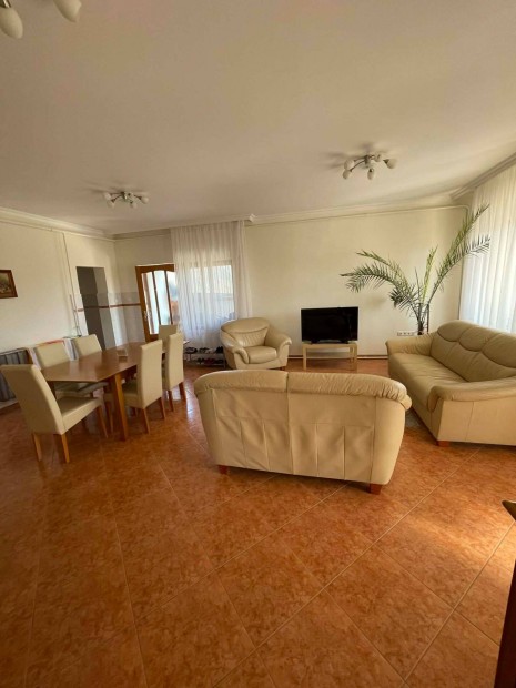 S�ny� k�zpontj�ban karbantartott ig�nyes csal�di h�z elad�!