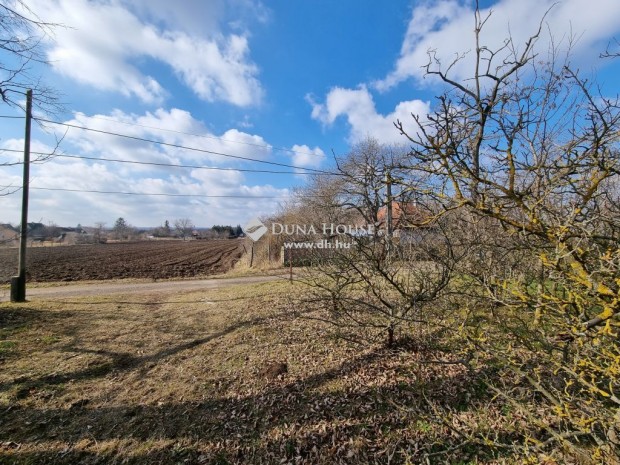 Sereg�lyesi 2277 nm-es telek elad�