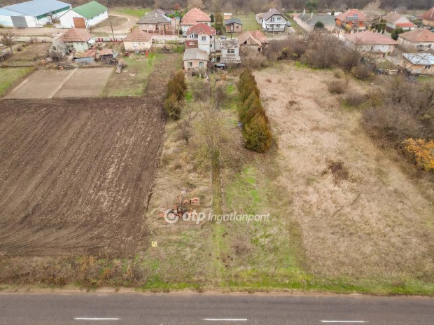 Sereg�lyesi elad� 915 nm-es telek