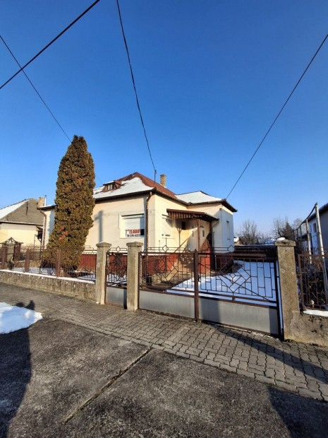 Ser�nyfalva, Ady Endre utca, 100 m2-es, csal�di h�z, 3 szob�s