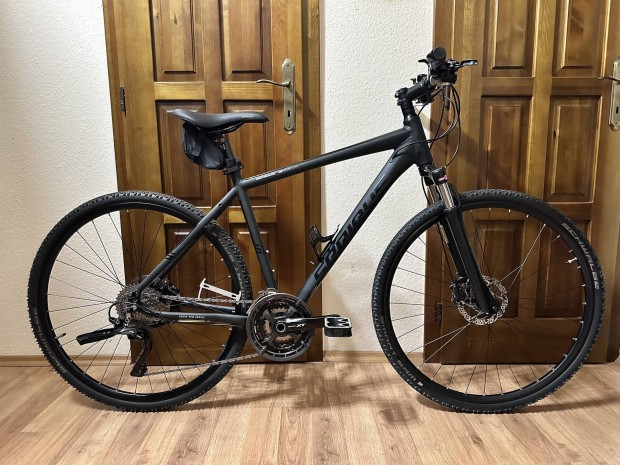 Serious 28" trekking kerekpr