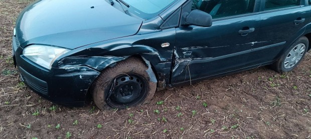 Sérült autó egyben eladó