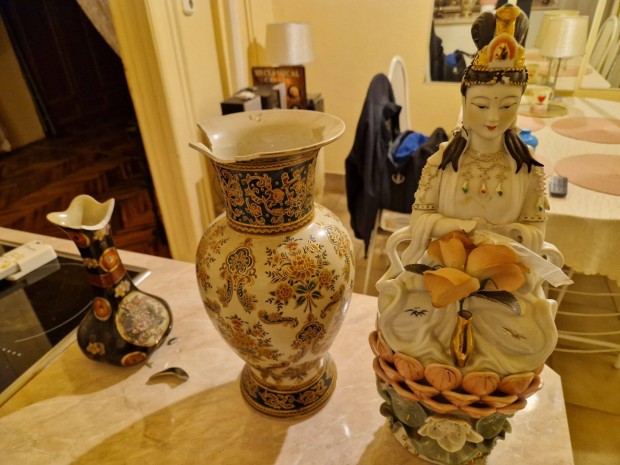 Srlt knai porceln szobor s vzk