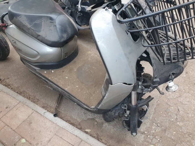 Srlt robog egyben alkatrsznek elad.