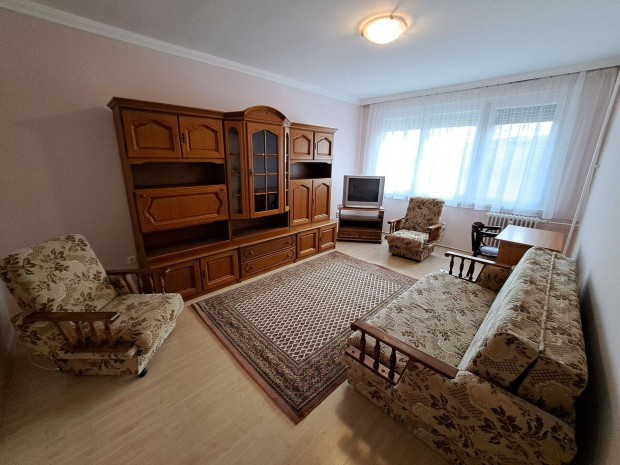 Sestakerti lak�s kiad�