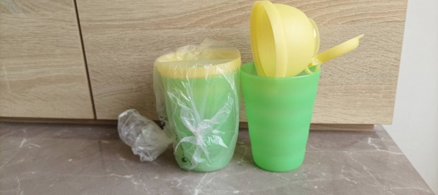 Shaker Tupperware 