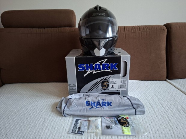 Shark n�i z�rt buk�sisak �r alatt elad�