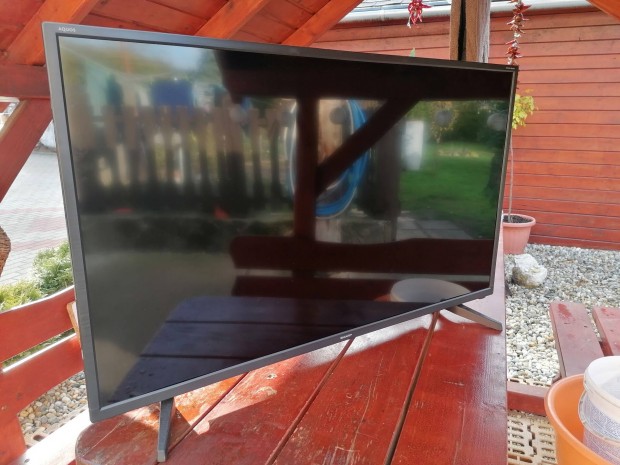 Sharp Aquos 101cm lcd tv. 