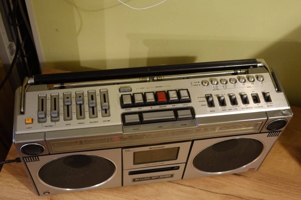 Sharp gf 9090h boombox