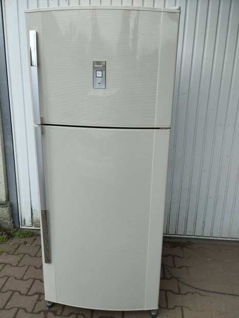 Sharp nagyméretű hűtő-fagyasztó 