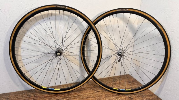Shimano 105 országúti kerék szett. Mavic felnik