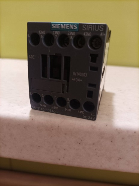 Siemens Érintkező: 4-pólusos 3RH2140-1BB40