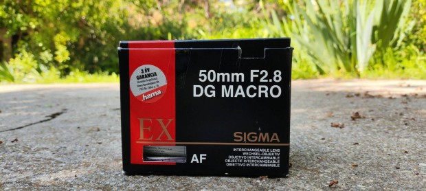 Sigma 50mm f/2.8 EX DG Macro