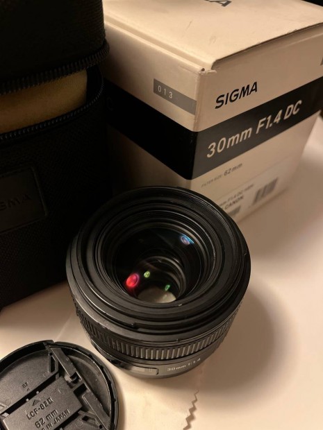 Sigma AF 30mm F/1.4 EX dc