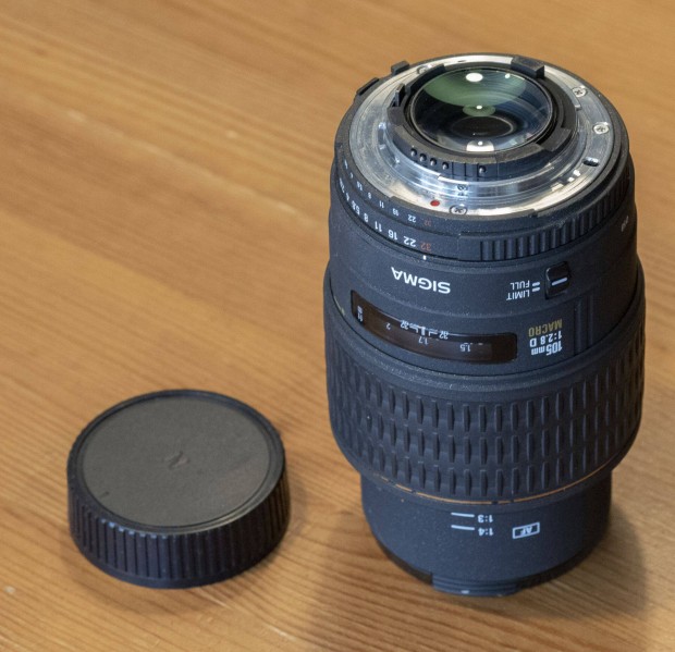 Sigma EX 105mm f/2.8 Macro (Nikon F)